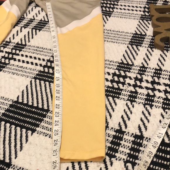 Old Navy Active Color block Go Dry leggings, yellow/ taupe - Picture 6 of 10
